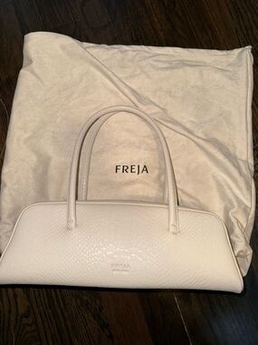 FREJA MERCER Cream CROC embossed  vegan Leather Top-Handle Bag